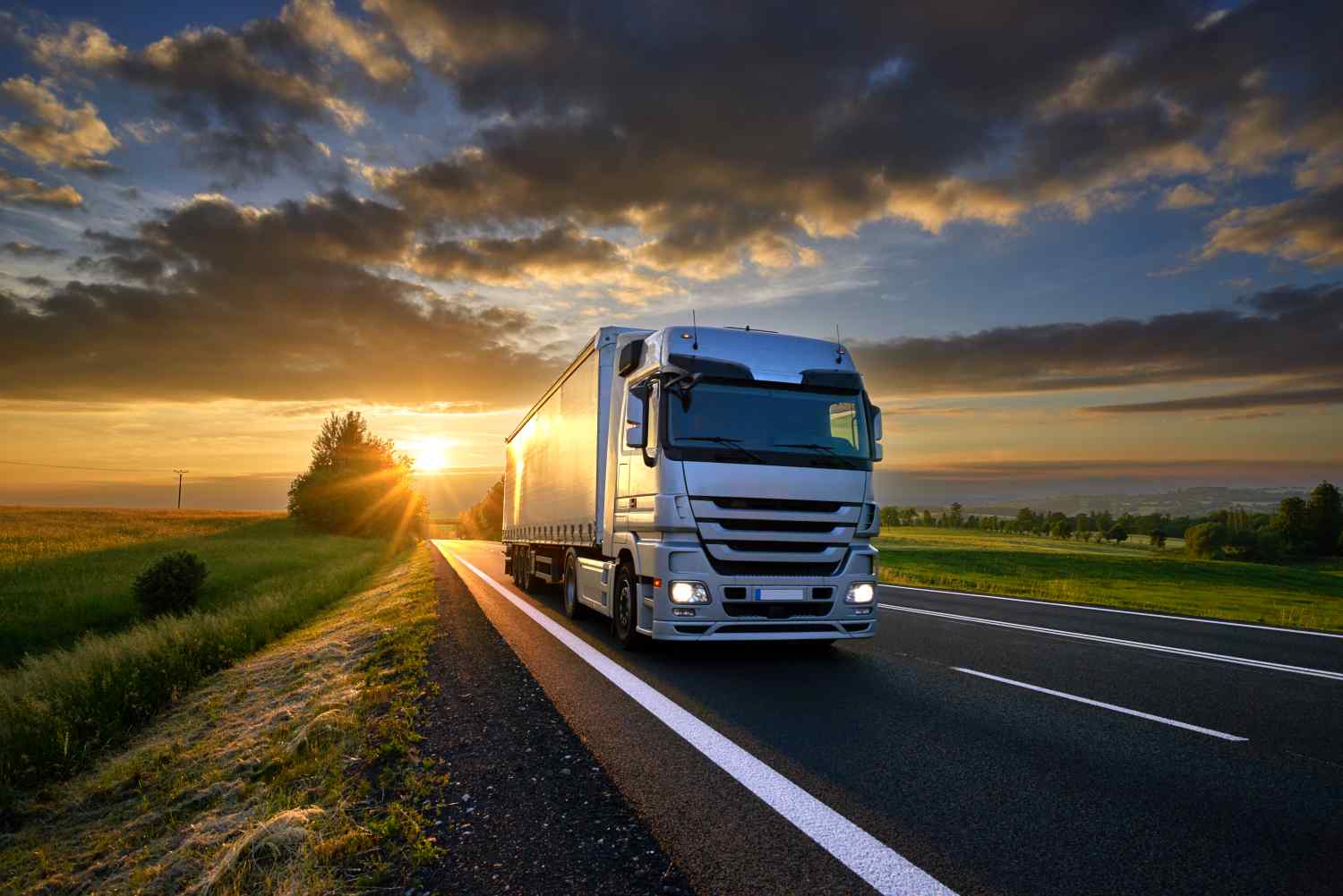 The Evolution of the Trucking Industry: A Comprehensive Overview